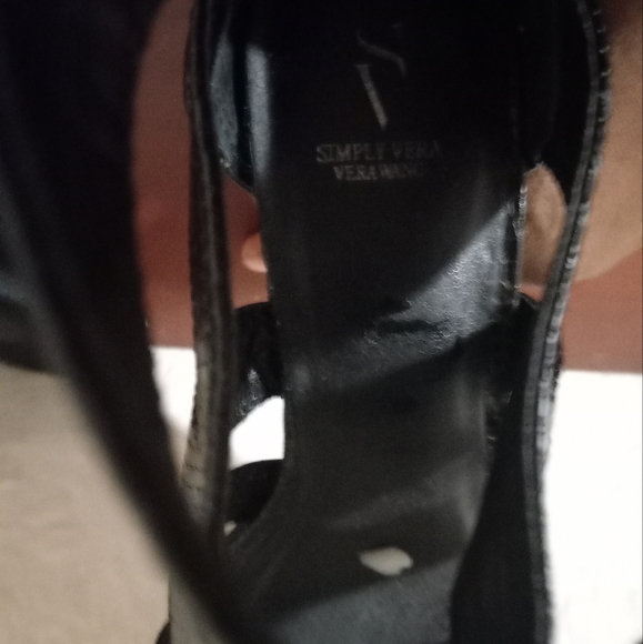 Vera Wang brand chic black leather 2" heel ladies shoes, EXCELLENT CONDITION - Picture 3 of 3